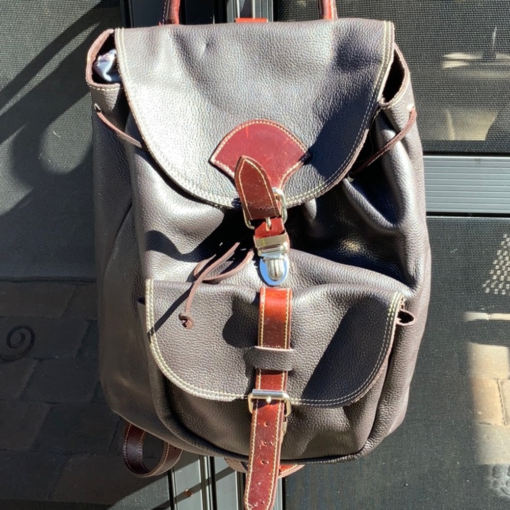 ROOTS GENUINE LEATHER BACKPACKCK WITH DRAWSTRING TOP AND SLIDE BUCKLE STRAPS